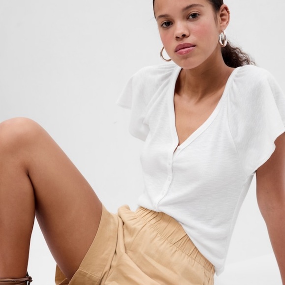 GAP Tops - GAP Flutter Sleeve Top🎉HP🎉